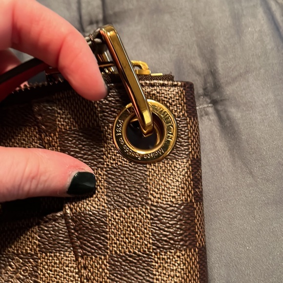 Louis Vuitton South Bank Besace - Picture 12 of 17